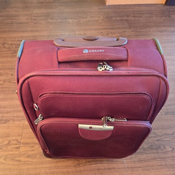 Sturdy Travel Carry-on Bag on Wheels - Picture 7 of 8